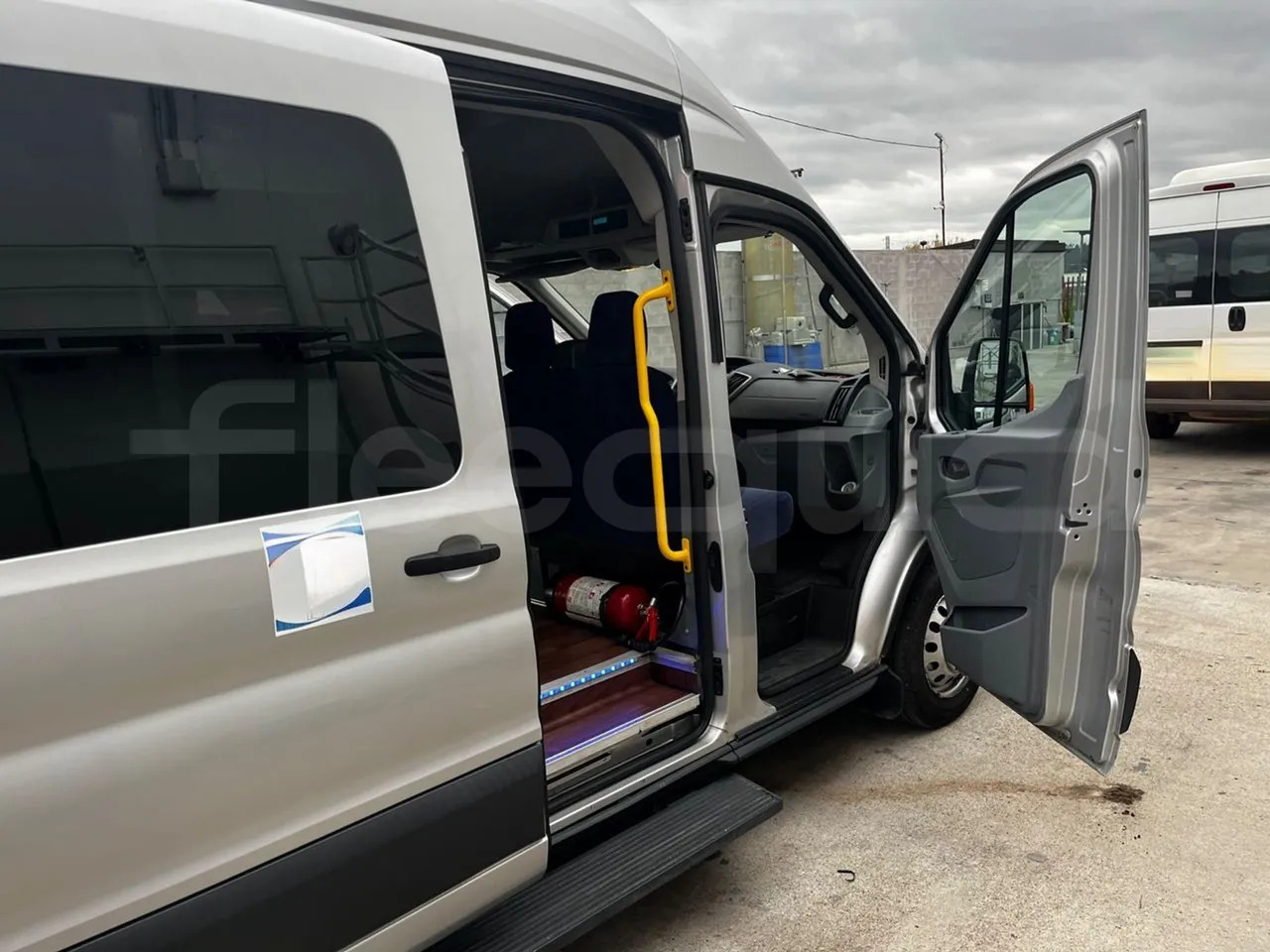 Микроавтобус, Пассажирский фургон Ford Transit: фото 16