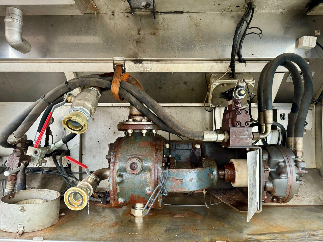 MAN TGS 35.480 8X4-2 TRIDEM Wasser-Tank - Грузовик-цистерна: фото 4 MAN TGS 35.480 8X4-2 TRIDEM Wasser-Tank - Грузовик-цистерна: фото 4