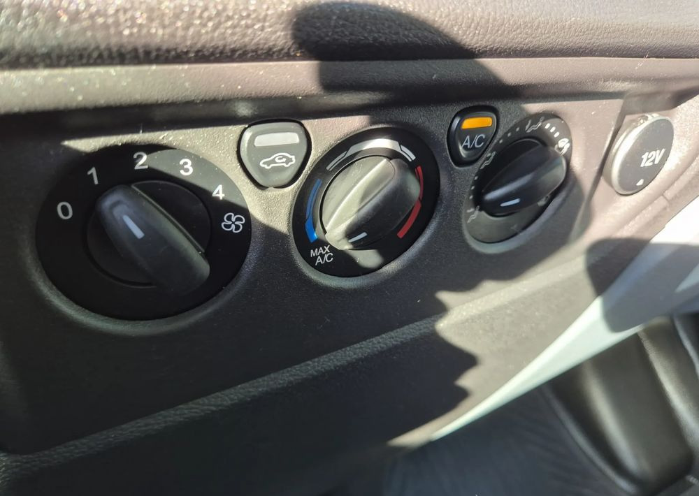 Цельнометаллический фургон Ford TRANSIT 2.0 130KM: фото 18 Цельнометаллический фургон Ford TRANSIT 2.0 130KM: фото 18