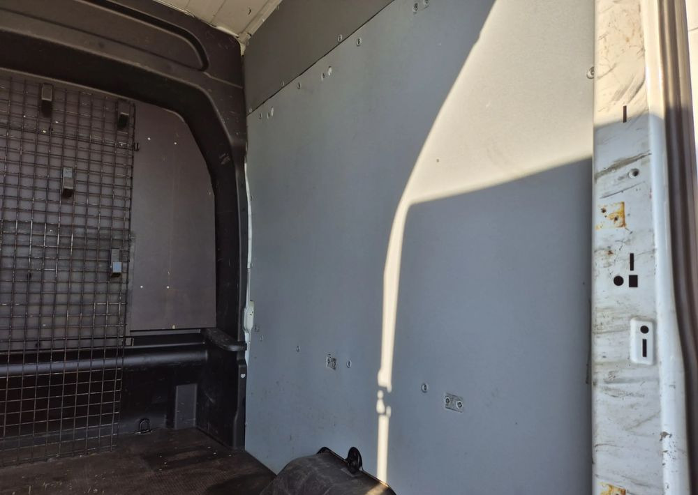 Цельнометаллический фургон Ford TRANSIT 2.0 130KM: фото 13 Цельнометаллический фургон Ford TRANSIT 2.0 130KM: фото 13
