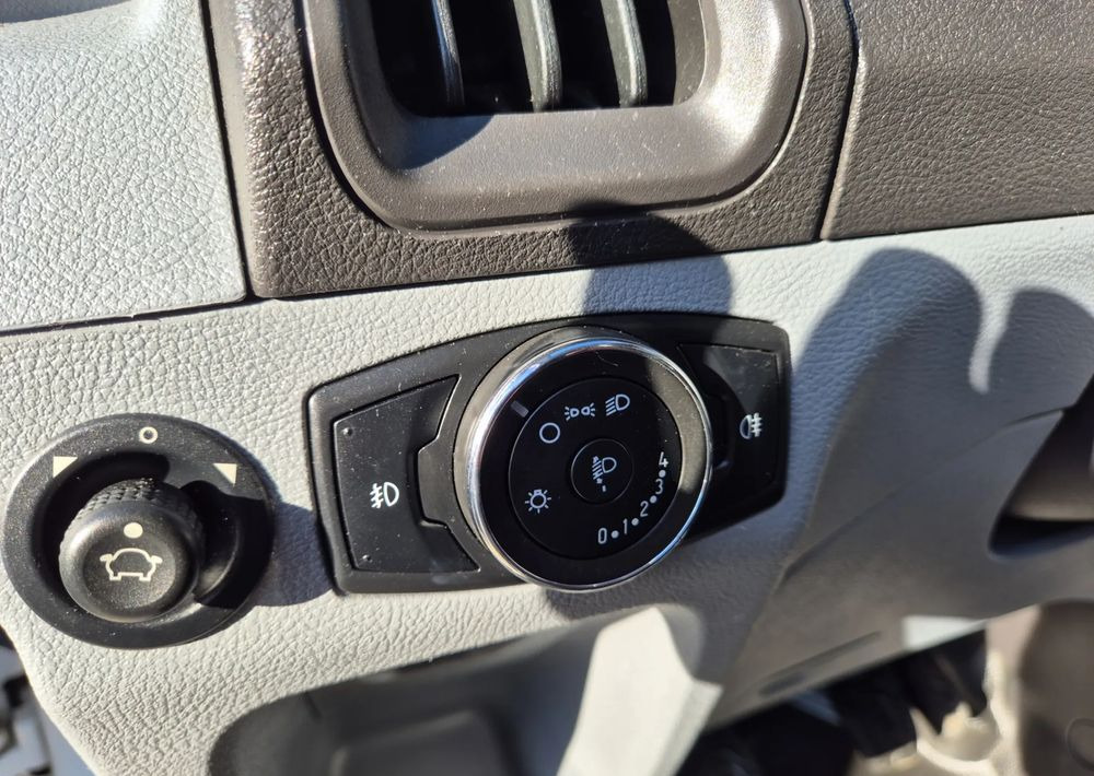 Цельнометаллический фургон Ford TRANSIT 2.0 130KM: фото 17 Цельнометаллический фургон Ford TRANSIT 2.0 130KM: фото 17