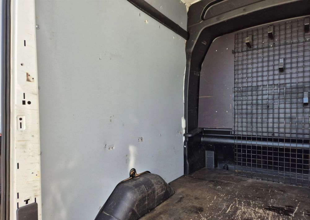 Цельнометаллический фургон Ford TRANSIT 2.0 130KM: фото 12 Цельнометаллический фургон Ford TRANSIT 2.0 130KM: фото 12