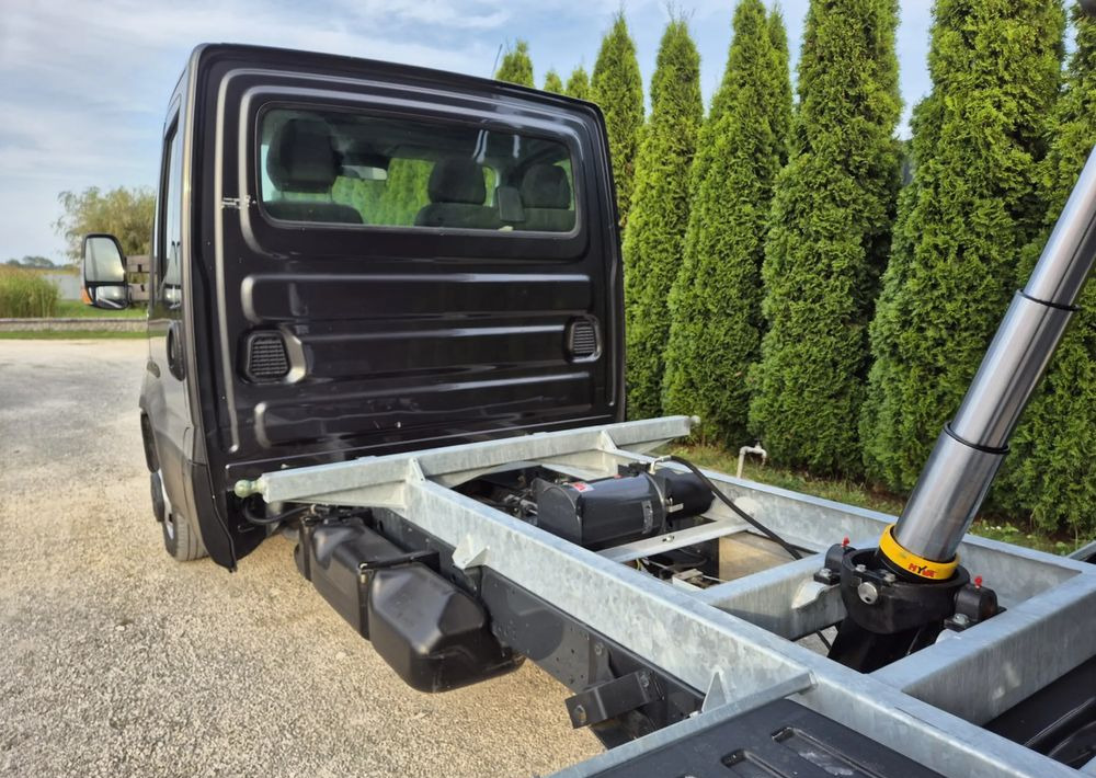 Iveco 35C18 3.0 180KM - Малотоннажный самосвал: фото 4 Iveco 35C18 3.0 180KM - Малотоннажный самосвал: фото 4