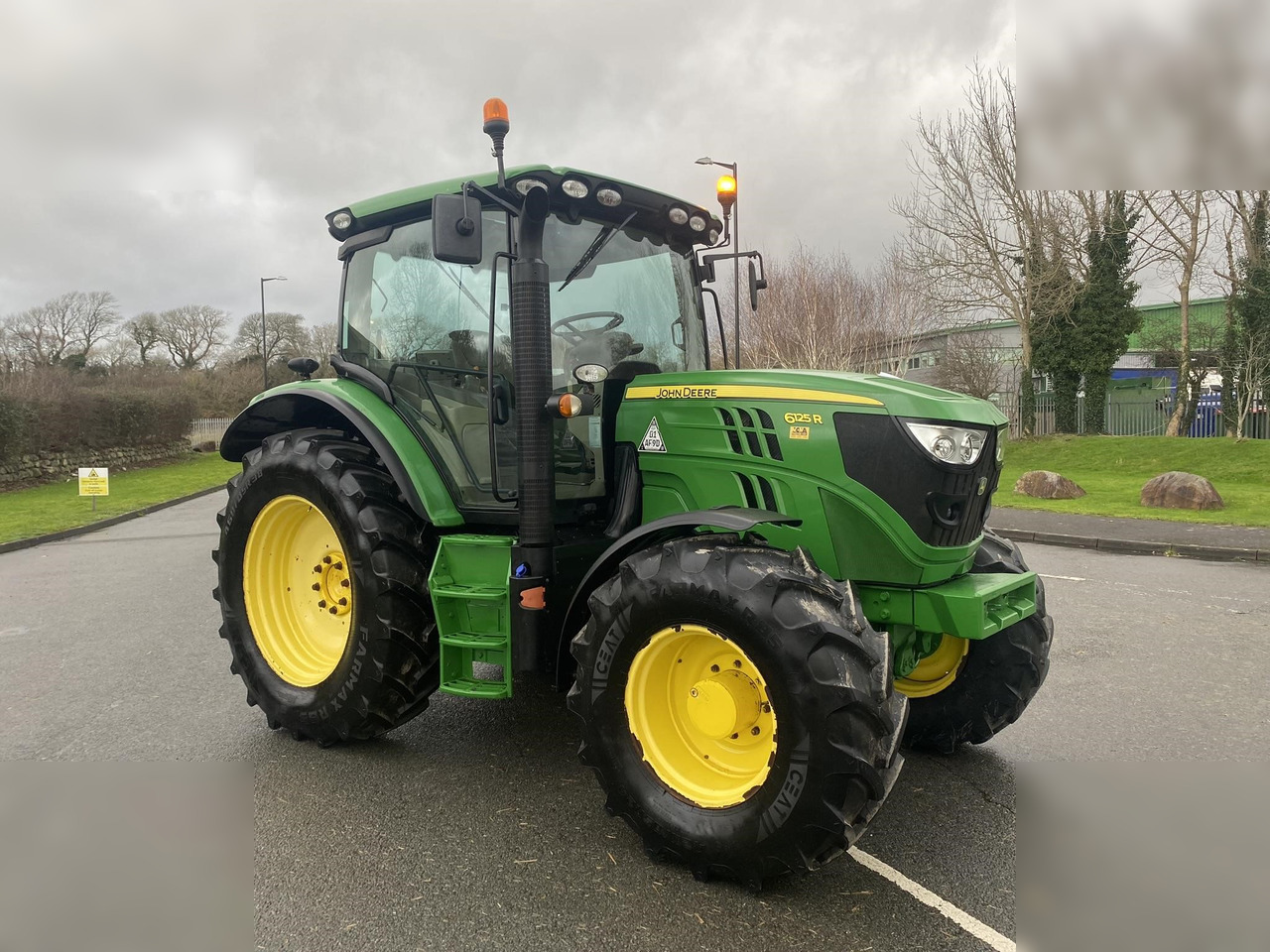 2012 JOHN DEERE 6125R - Трактор: фото 1 2012 JOHN DEERE 6125R - Трактор: фото 1