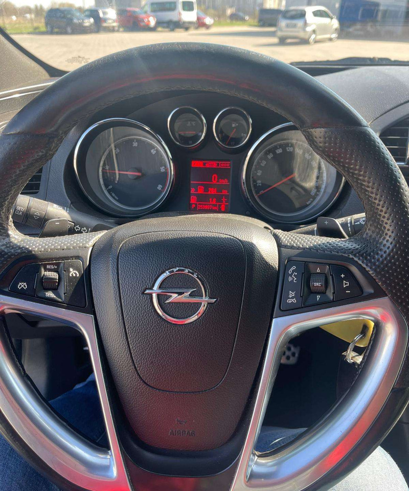 Универсал Opel Insignia: фото 8 Универсал Opel Insignia: фото 8