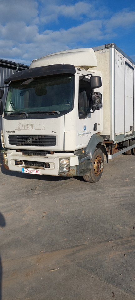 VOLVO FL240 - Грузовик с закрытым кузовом: фото 1 VOLVO FL240 - Грузовик с закрытым кузовом: фото 1