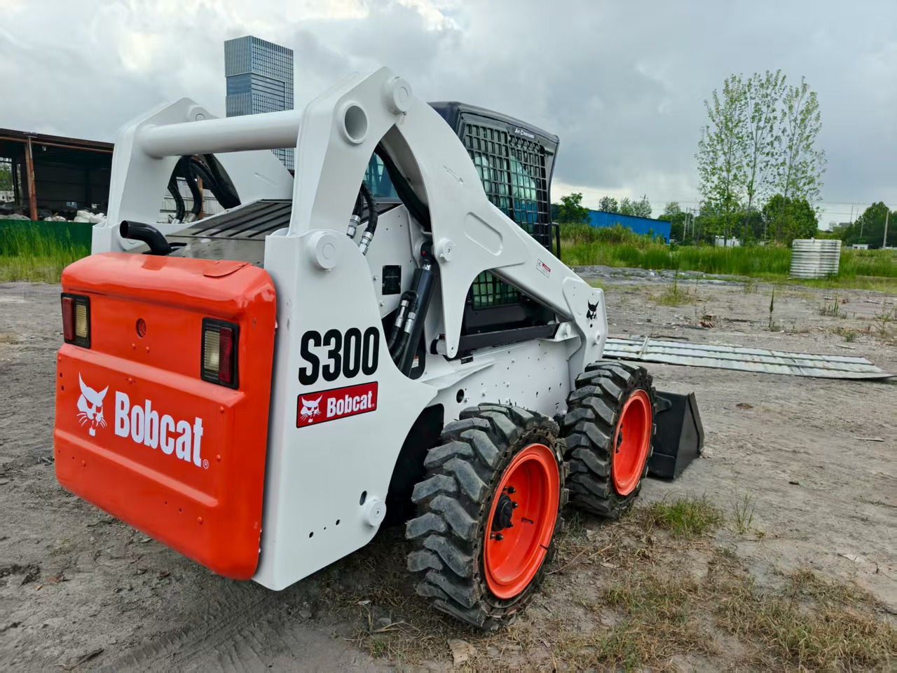 BOBCAT skid steer loader S300 Mining/Agriculture/Urban Construction - Мини-погрузчик с бортовым поворотом: фото 4 BOBCAT skid steer loader S300 Mining/Agriculture/Urban Construction - Мини-погрузчик с бортовым поворотом: фото 4