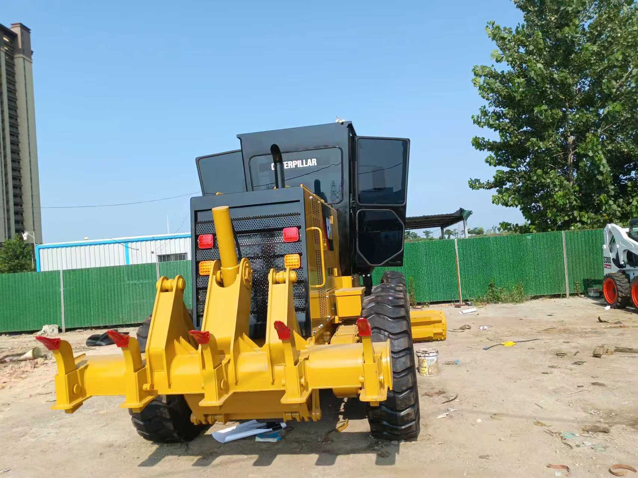 CATERPILLAR 140K used motor grader low price - Грейдер: фото 3 CATERPILLAR 140K used motor grader low price - Грейдер: фото 3