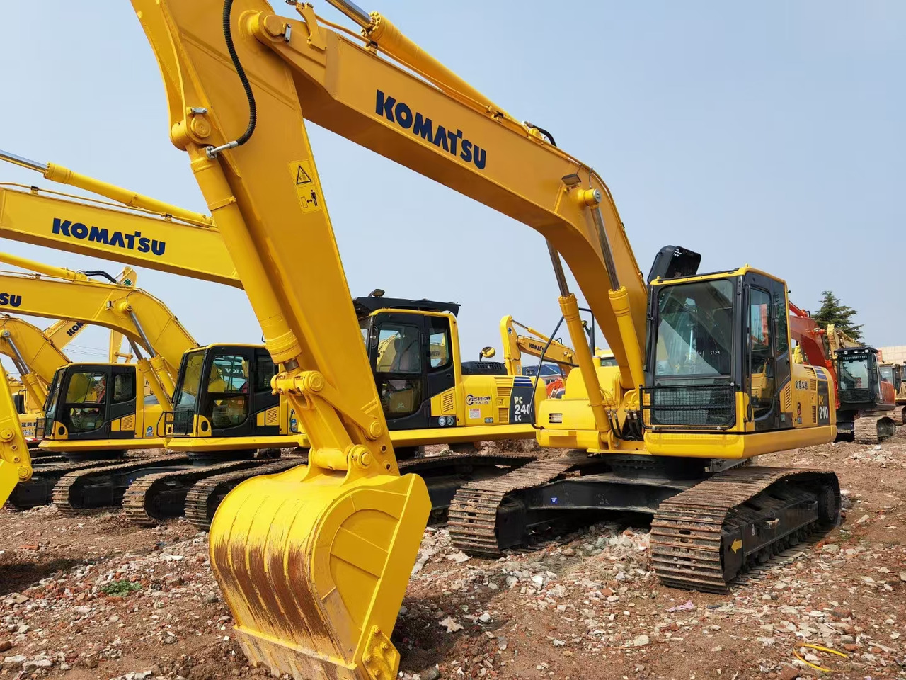KOMATSU pc210-8 used crawler excavator japan brand hot sale - Гусеничный экскаватор: фото 3 KOMATSU pc210-8 used crawler excavator japan brand hot sale - Гусеничный экскаватор: фото 3
