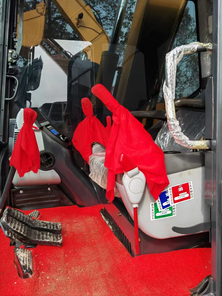 KOMATSU pc70-8 Komatsu mini excavator Japan brand - Мини-экскаватор: фото 4 KOMATSU pc70-8 Komatsu mini excavator Japan brand - Мини-экскаватор: фото 4