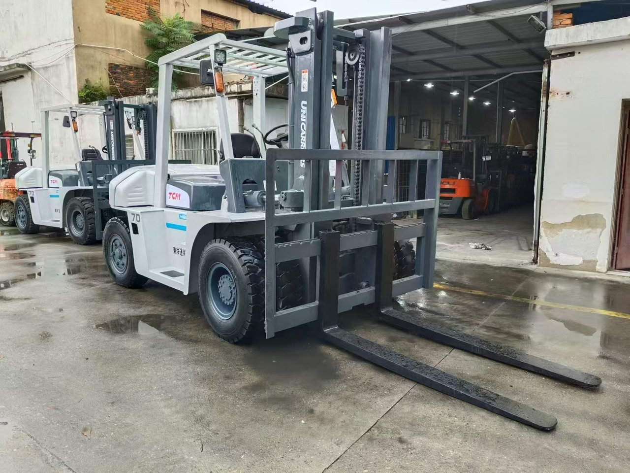TCM FD70 japan brand 7 ton forklift used Customizable mast clamp side shift - Дизельный погрузчик: фото 5 TCM FD70 japan brand 7 ton forklift used Customizable mast clamp side shift - Дизельный погрузчик: фото 5