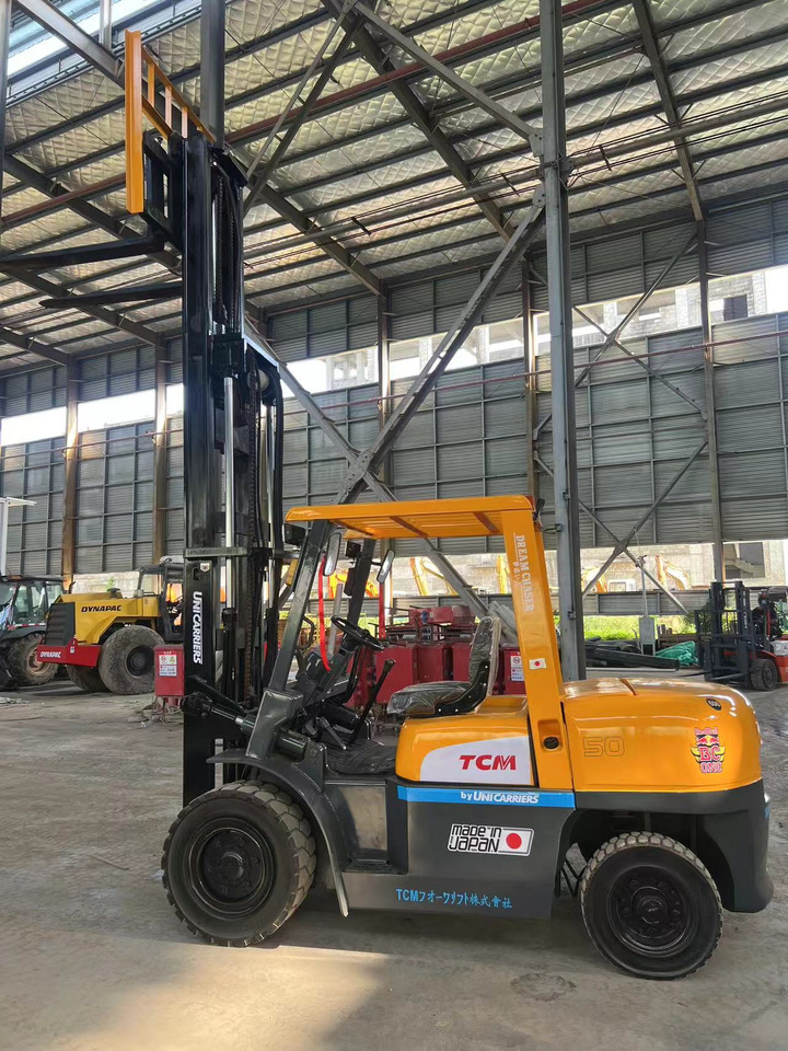 TCM fd50 japan brand original 5 ton diesel forklift 3 section 4.5m Customizable mast clamp side shift - Дизельный погрузчик: фото 2 TCM fd50 japan brand original 5 ton diesel forklift 3 section 4.5m Customizable mast clamp side shift - Дизельный погрузчик: фото 2