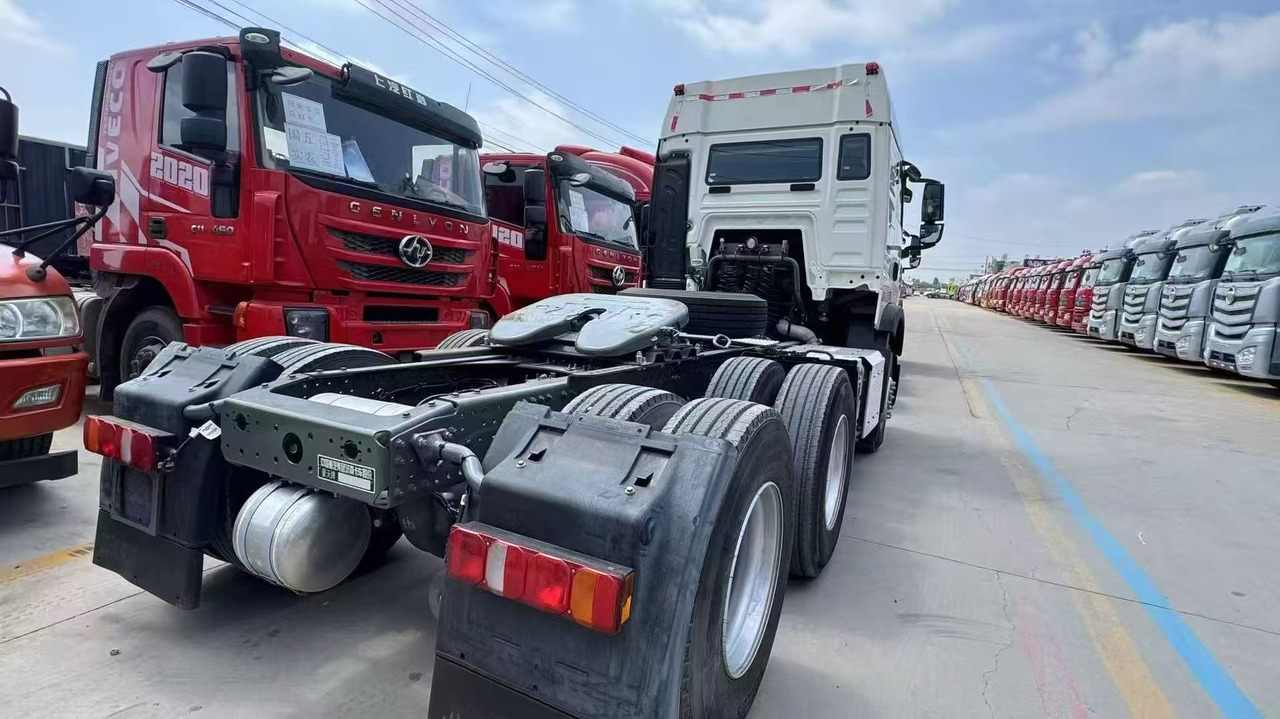 SINOTRUK howo 371,430 ,460 tractor multiple models used and stock new tractors Customizable - Тягач: фото 5 SINOTRUK howo 371,430 ,460 tractor multiple models used and stock new tractors Customizable - Тягач: фото 5