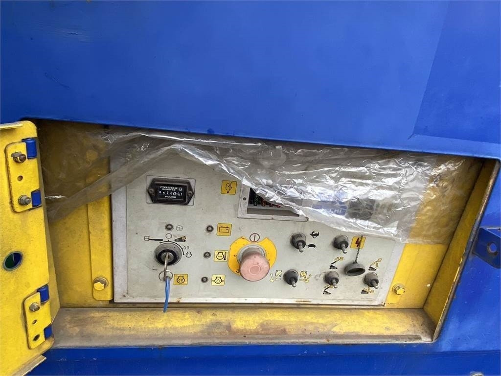 Aichi SR 182  - Телескопический подъемник: фото 3 Aichi SR 182  - Телескопический подъемник: фото 3