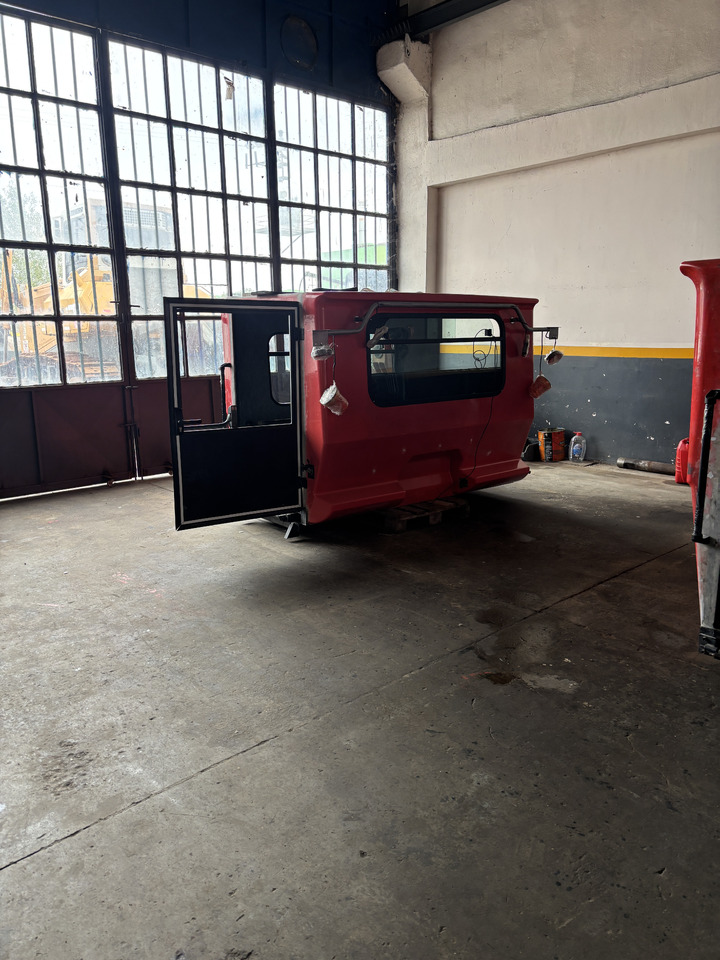 KÄSSBOHRER PISTENBULLY PB100 CABIN - Снегоуборочная машина: фото 5 KÄSSBOHRER PISTENBULLY PB100 CABIN - Снегоуборочная машина: фото 5