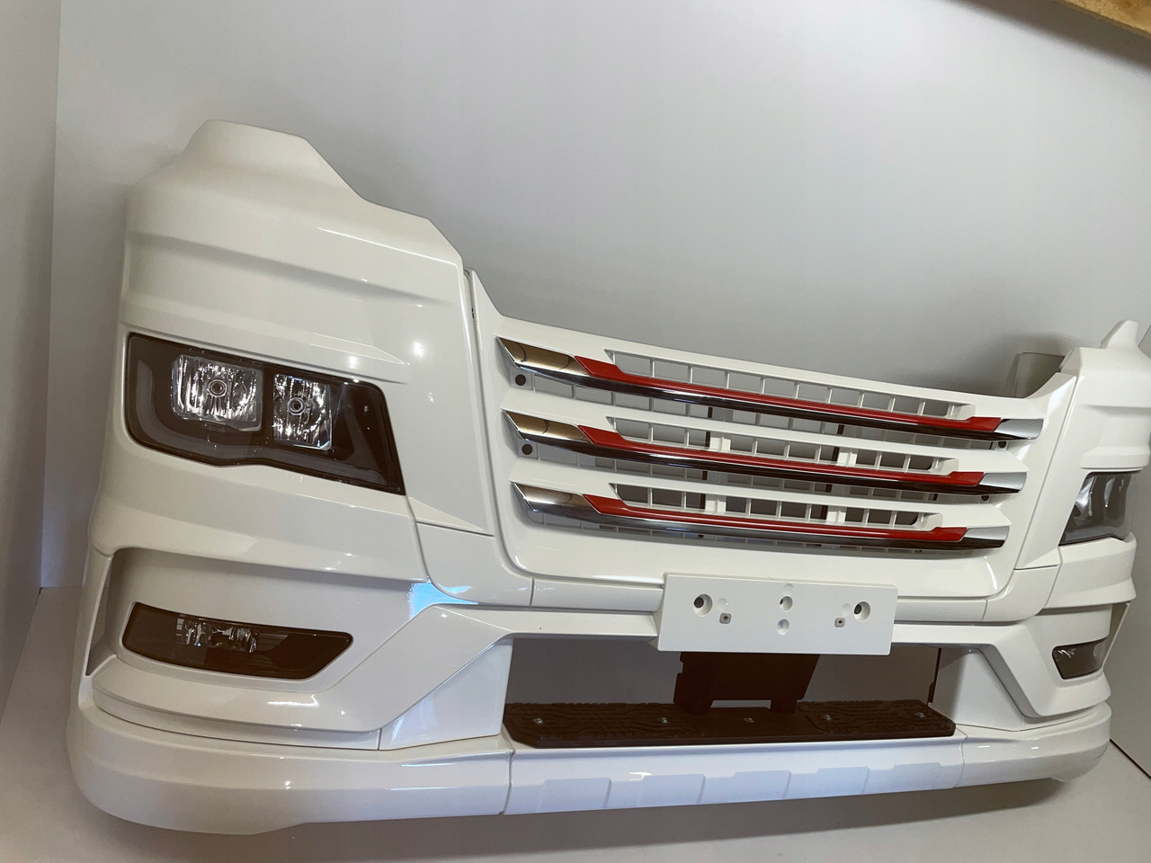 KOMPLETNY ZDERZAK MAN TG3 TGX3 TGX 3 ORYGINALNY KOLOR RAL 9010 - Бампер для Грузовиков: фото 2 KOMPLETNY ZDERZAK MAN TG3 TGX3 TGX 3 ORYGINALNY KOLOR RAL 9010 - Бампер для Грузовиков: фото 2