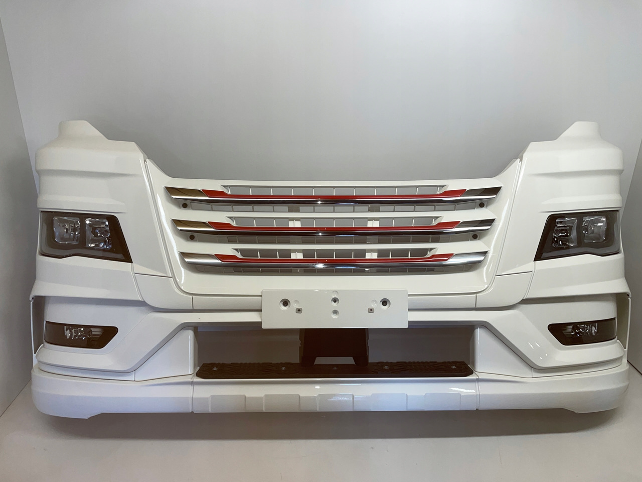 KOMPLETNY ZDERZAK MAN TG3 TGX3 TGX 3 ORYGINALNY KOLOR RAL 9010 - Бампер для Грузовиков: фото 1 KOMPLETNY ZDERZAK MAN TG3 TGX3 TGX 3 ORYGINALNY KOLOR RAL 9010 - Бампер для Грузовиков: фото 1