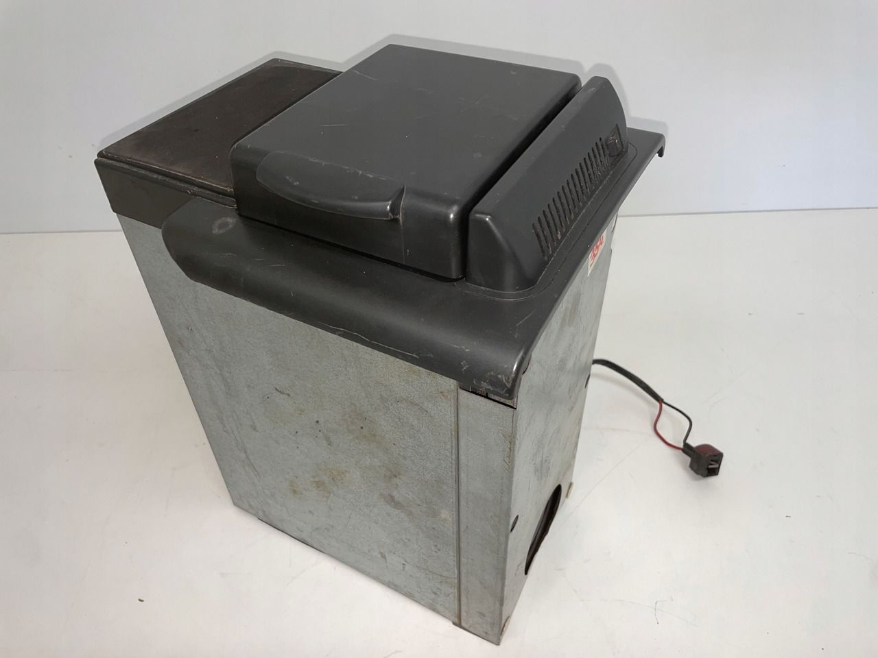 LODÓWKA CHŁODZIARKA RENAULT MAGNUM DXI 24V 6L 60W 5010309920 - Кабина и интерьер для Грузовиков: фото 4 LODÓWKA CHŁODZIARKA RENAULT MAGNUM DXI 24V 6L 60W 5010309920 - Кабина и интерьер для Грузовиков: фото 4