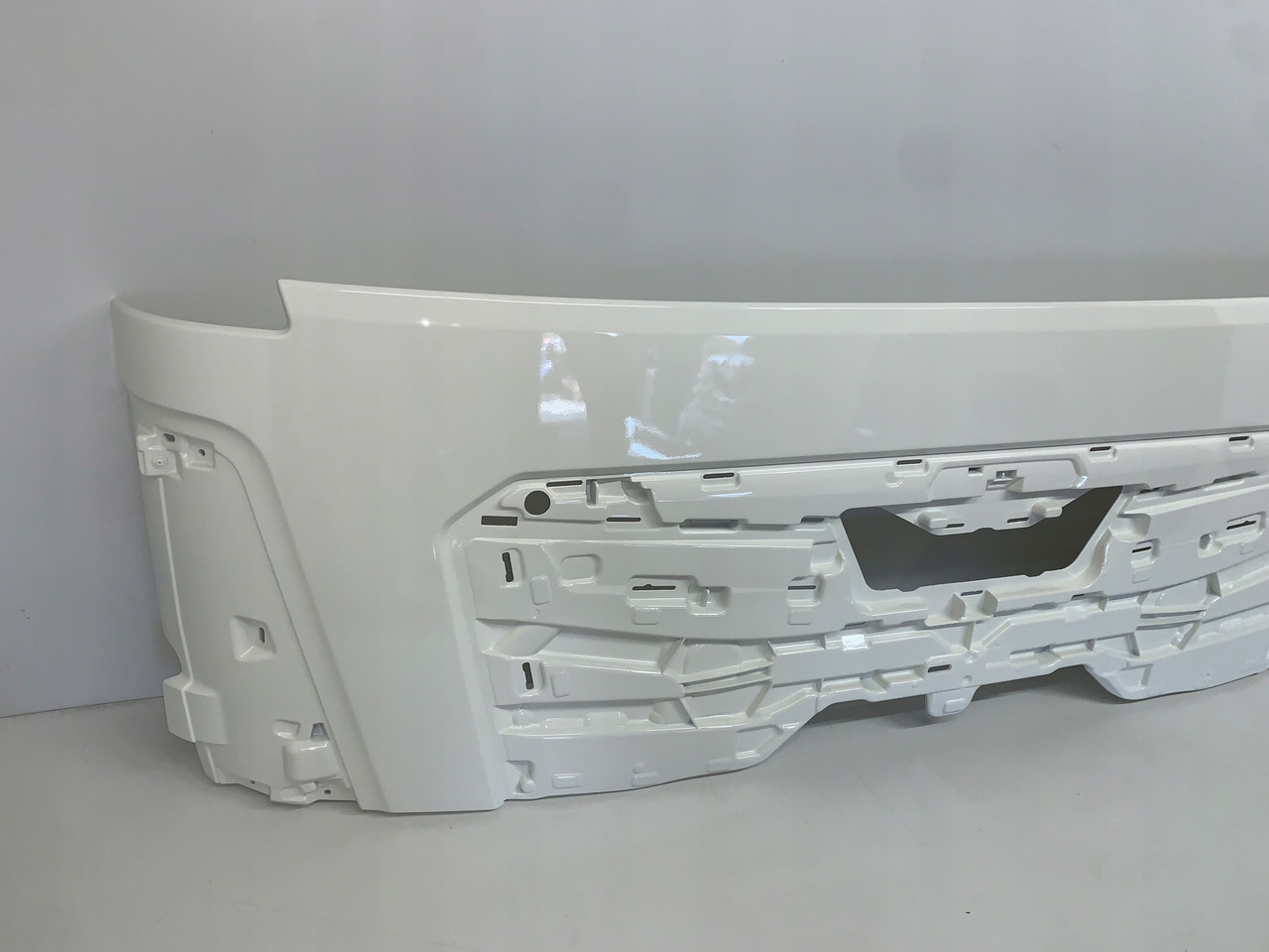 MASKA ATRAPA MAN TGL TGM TG3 TGS NOWY MODEL 2021 RAL 9010 - Капот для Грузовиков: фото 2 MASKA ATRAPA MAN TGL TGM TG3 TGS NOWY MODEL 2021 RAL 9010 - Капот для Грузовиков: фото 2