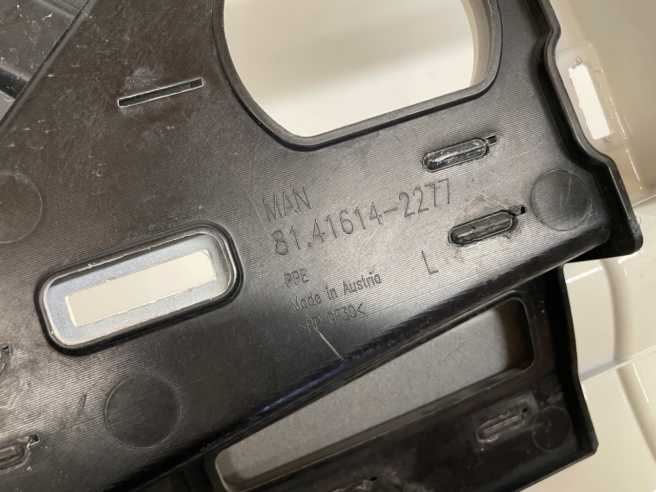 PRAWA OSŁONA NA HALOGEN ZDERZAK MAN TG3 TGX 3 81416142276 - Бампер для Грузовиков: фото 5 PRAWA OSŁONA NA HALOGEN ZDERZAK MAN TG3 TGX 3 81416142276 - Бампер для Грузовиков: фото 5