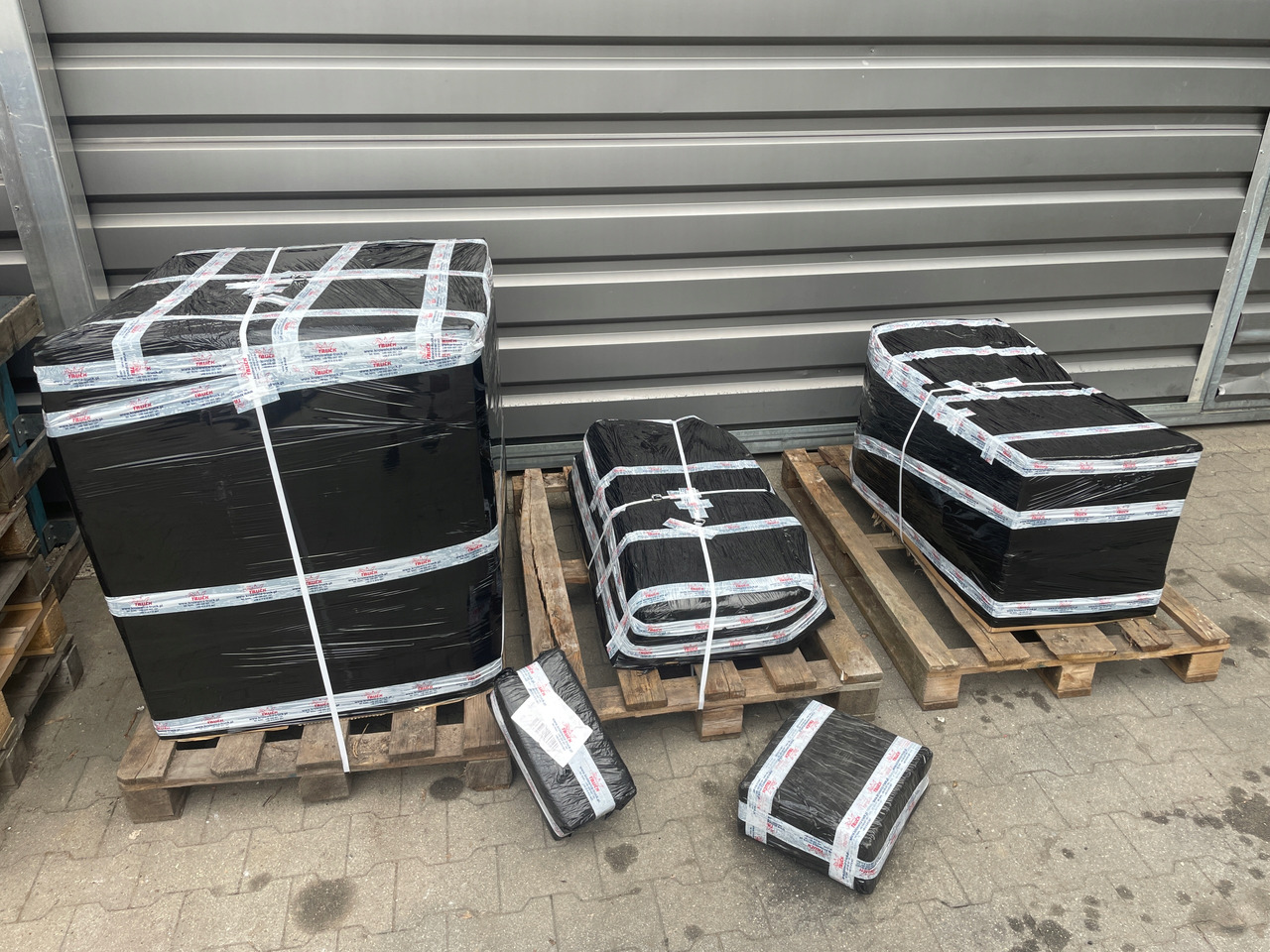 PRAWE ZAKOŃCZENIE ZDERZAKA MAN TGX TG3 MASKOWNICA 81416140430 - Бампер для Грузовиков: фото 4 PRAWE ZAKOŃCZENIE ZDERZAKA MAN TGX TG3 MASKOWNICA 81416140430 - Бампер для Грузовиков: фото 4