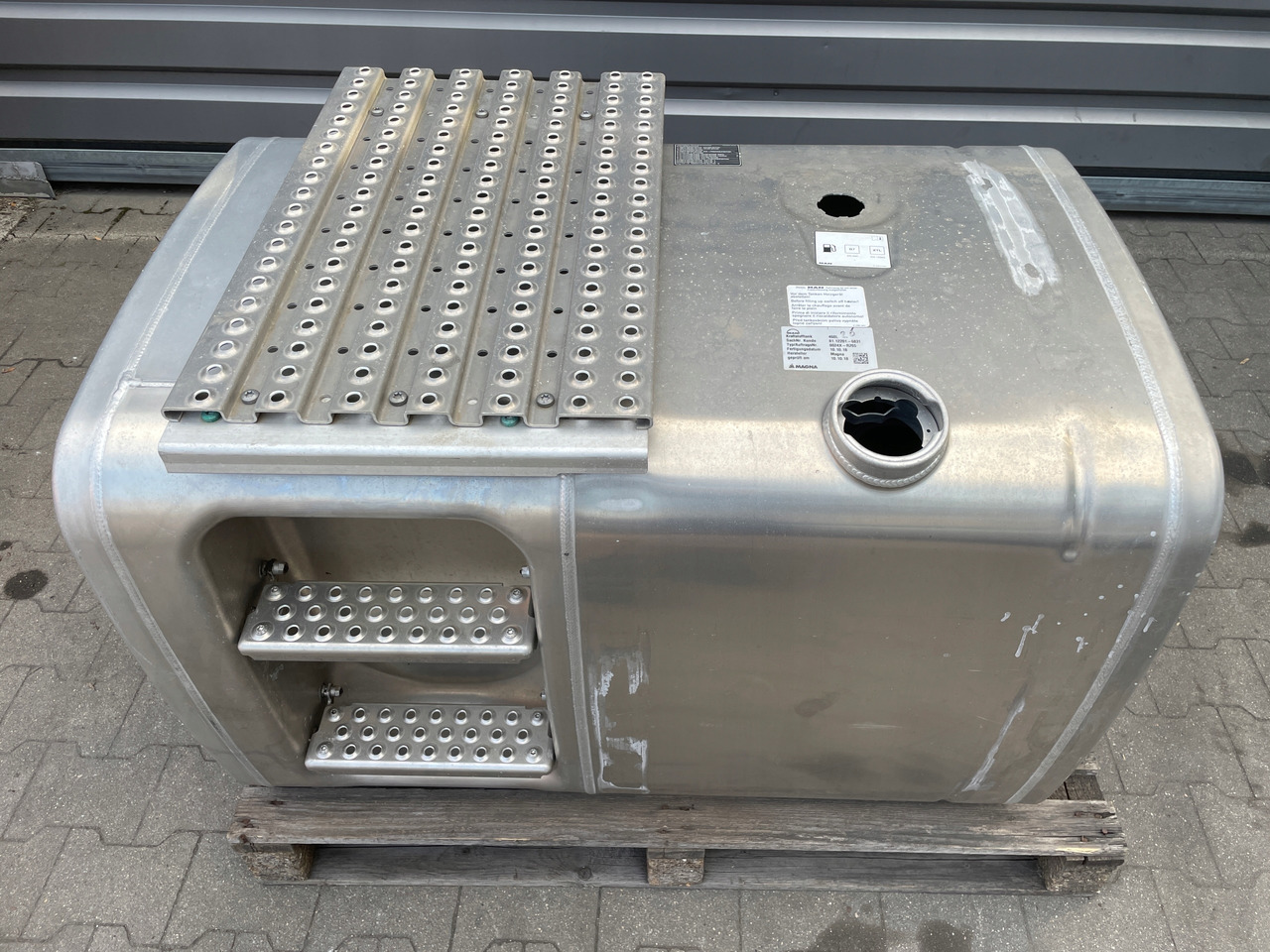 ZBIORNIK PALIWA MAN TGA TGX TGS 460 L 81122016831 - Топливный бак для Грузовиков: фото 1 ZBIORNIK PALIWA MAN TGA TGX TGS 460 L 81122016831 - Топливный бак для Грузовиков: фото 1