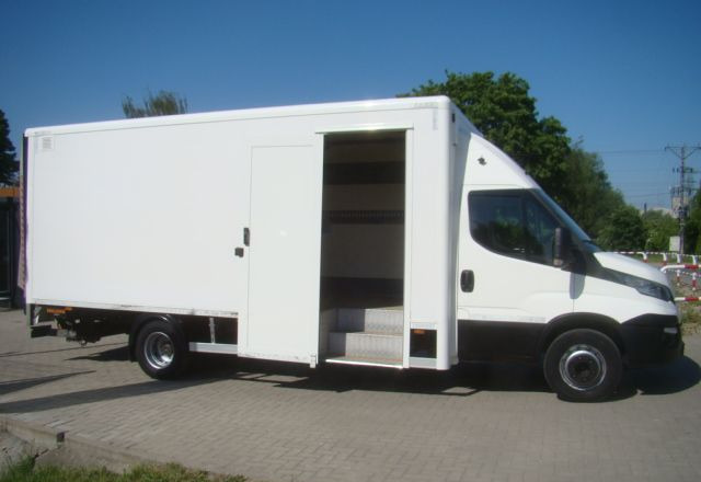 Iveco DAILY 70 C 18 3.0TDI 5.45M WINDA 1000KG - Грузовик с закрытым кузовом: фото 4 Iveco DAILY 70 C 18 3.0TDI 5.45M WINDA 1000KG - Грузовик с закрытым кузовом: фото 4