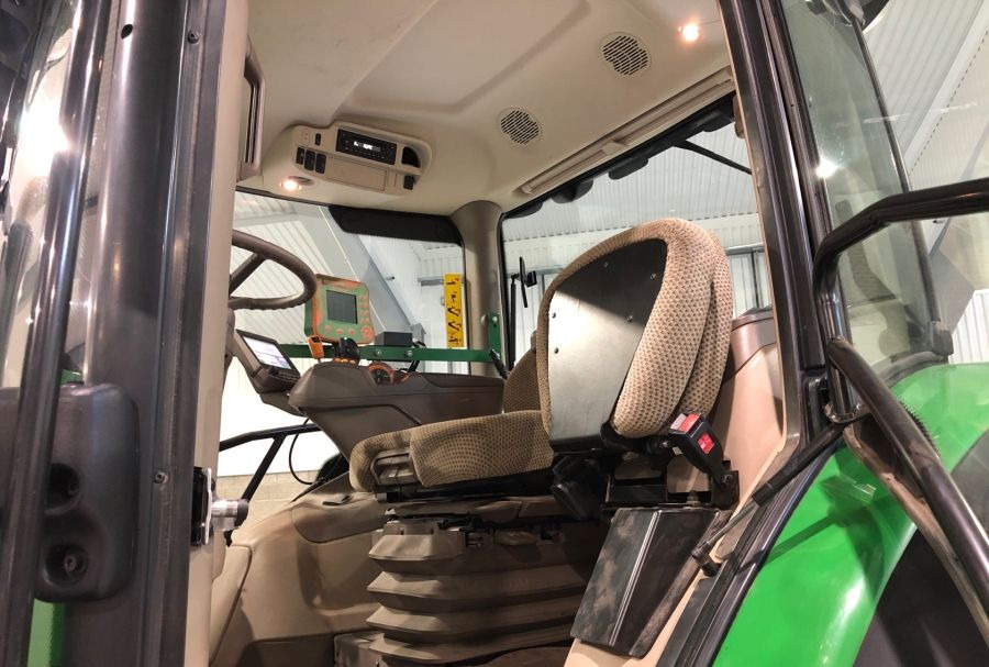 John Deere 6155R - Трактор: фото 3 John Deere 6155R - Трактор: фото 3