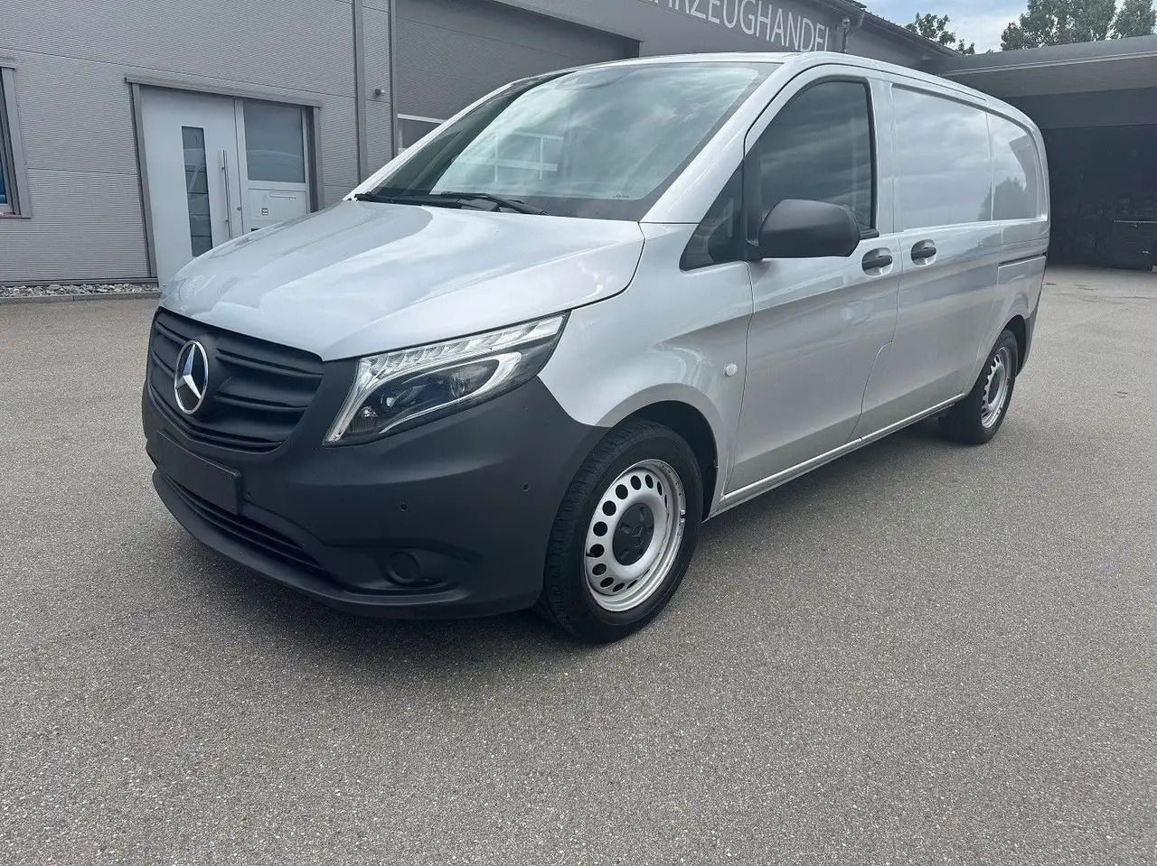 Mercedes-Benz Vito 114 CDI Kompakt Silber Klima Bott - Цельнометаллический фургон: фото 1 Mercedes-Benz Vito 114 CDI Kompakt Silber Klima Bott - Цельнометаллический фургон: фото 1