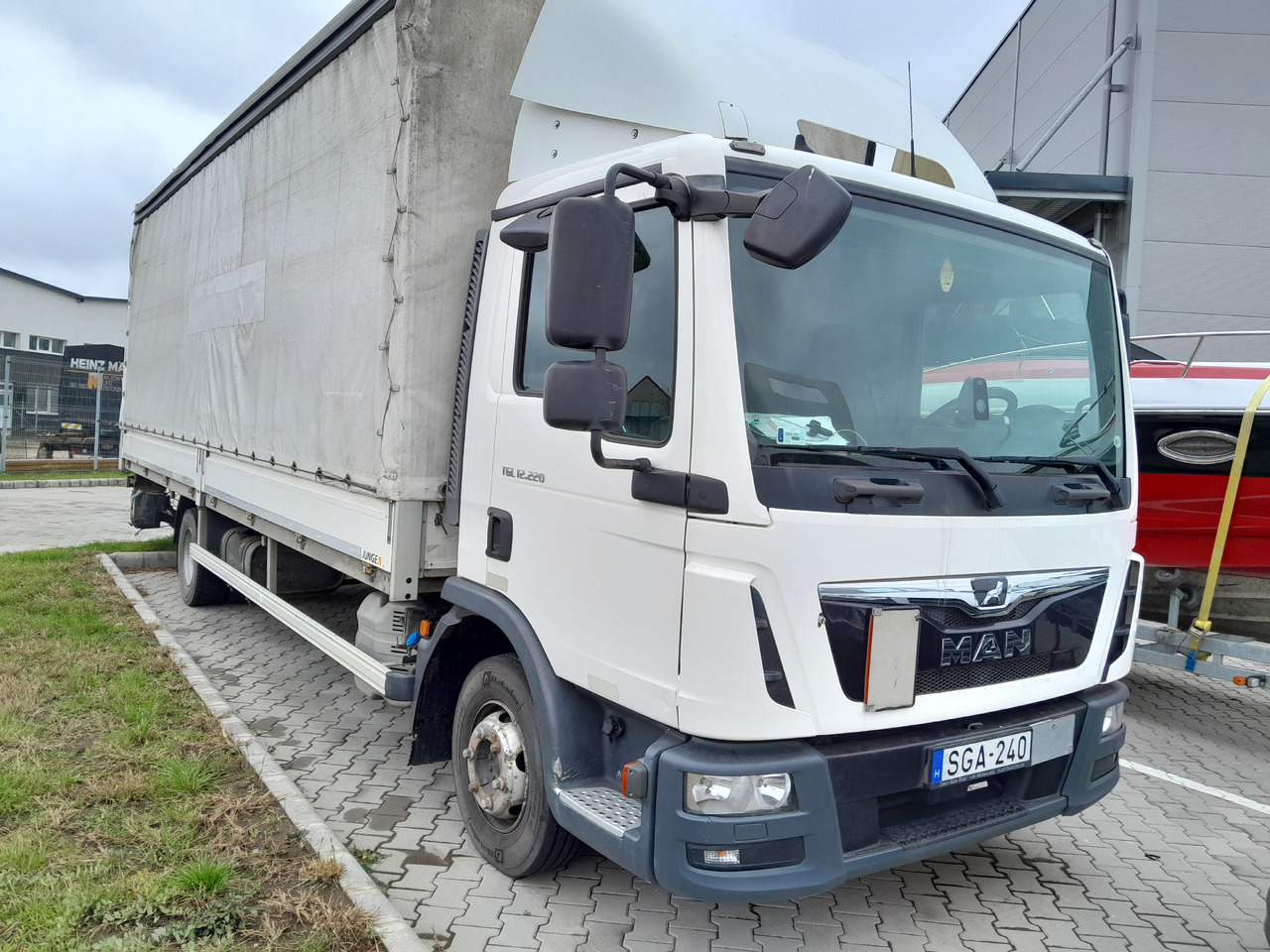 MAN TGL 12.220 Tail Lift Manual - Тентованный грузовик: фото 2 MAN TGL 12.220 Tail Lift Manual - Тентованный грузовик: фото 2