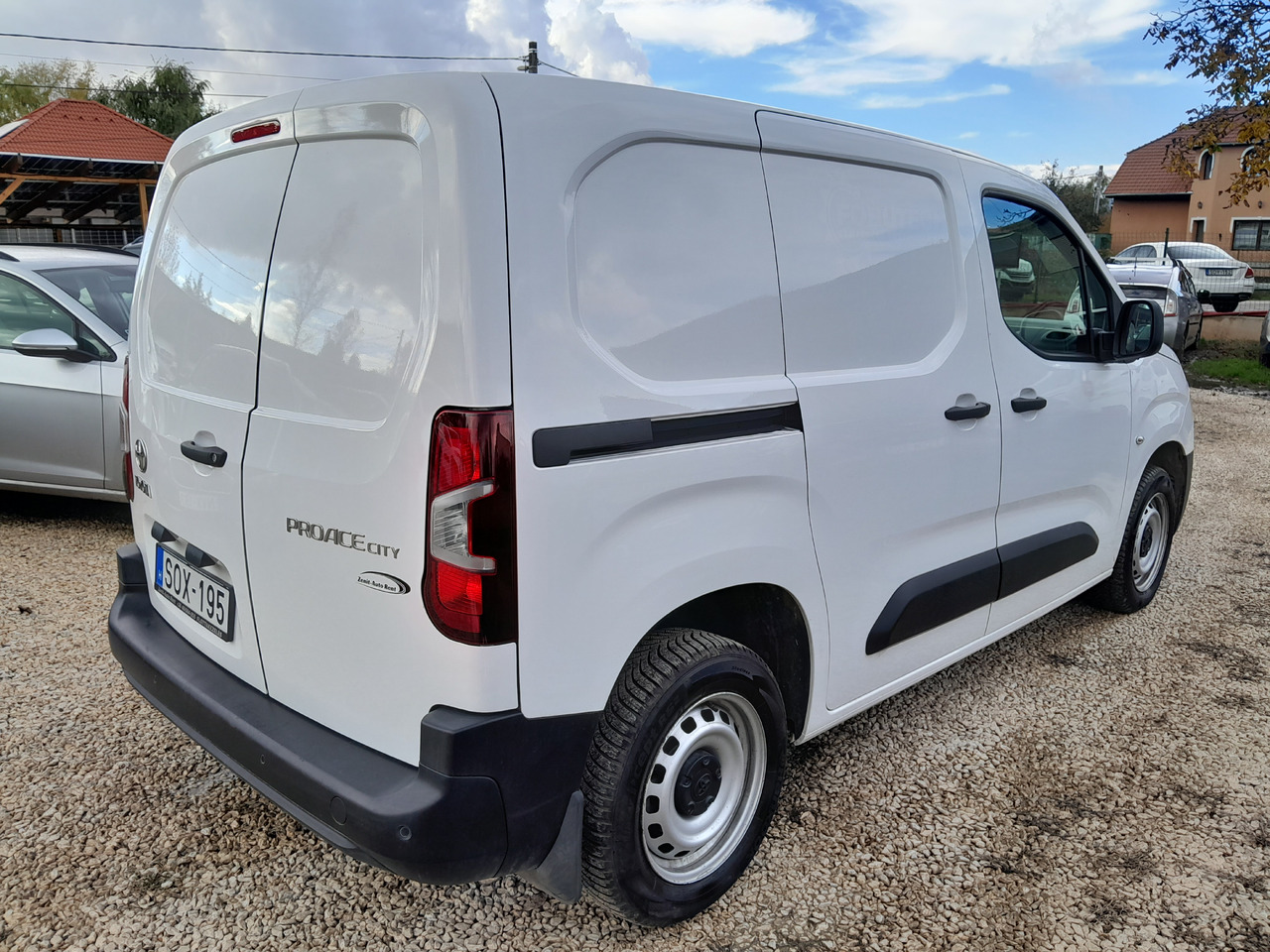 TOYOTA 1.5 City Active 3 Business - Легковой фургон: фото 3 TOYOTA 1.5 City Active 3 Business - Легковой фургон: фото 3