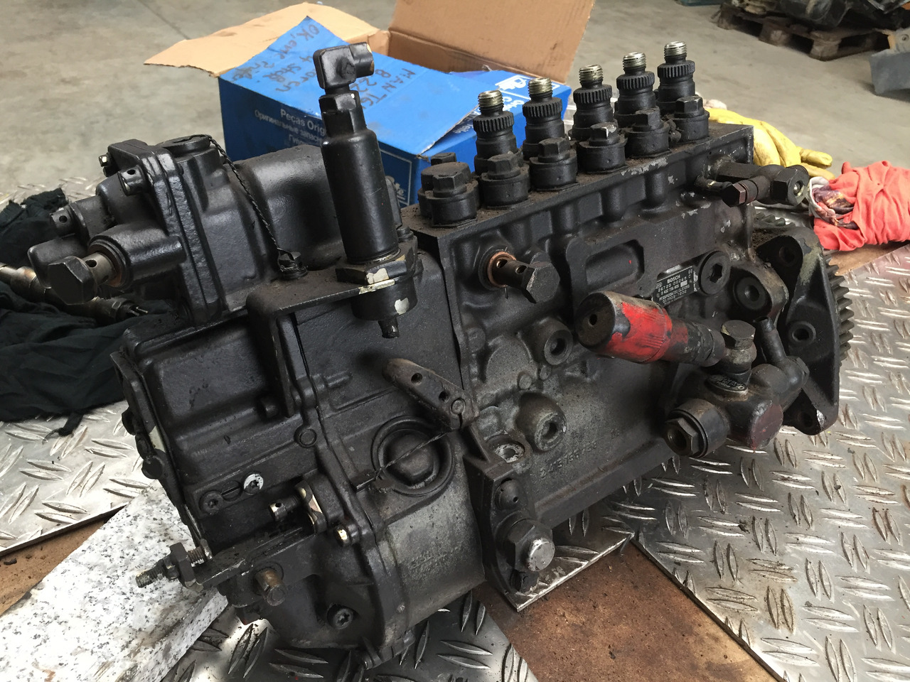 ---Gebrauchte Einspritzpumpe MAN, 5 Zylinder, Bosch - Nr. : 0402 735 805, MAN 51.11103 - 7202 - Топливный насос для Грузовиков: фото 5 ---Gebrauchte Einspritzpumpe MAN, 5 Zylinder, Bosch - Nr. : 0402 735 805, MAN 51.11103 - 7202 - Топливный насос для Грузовиков: фото 5