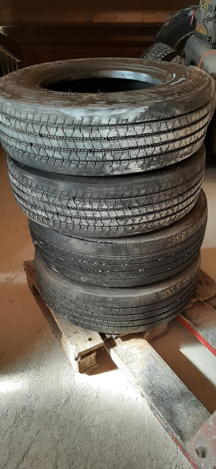 Gebrauchte FireStone FS 400 Reifen ohne Felgen, 235 / 75 R17,5 Artikel - Nr. : 81.99999 - 9999 - Шина для Грузовиков: фото 4 Gebrauchte FireStone FS 400 Reifen ohne Felgen, 235 / 75 R17,5 Artikel - Nr. : 81.99999 - 9999 - Шина для Грузовиков: фото 4