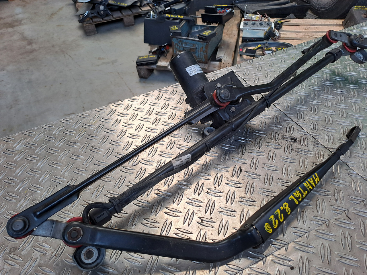 Gebrauchter MAN TGL 8.220 Scheibenwischergestänge und Wischermotor, Artikel - Nr.: 81.26411 - 6118 - Щетка стеклоочистителя для Грузовиков: фото 4 Gebrauchter MAN TGL 8.220 Scheibenwischergestänge und Wischermotor, Artikel - Nr.: 81.26411 - 6118 - Щетка стеклоочистителя для Грузовиков: фото 4