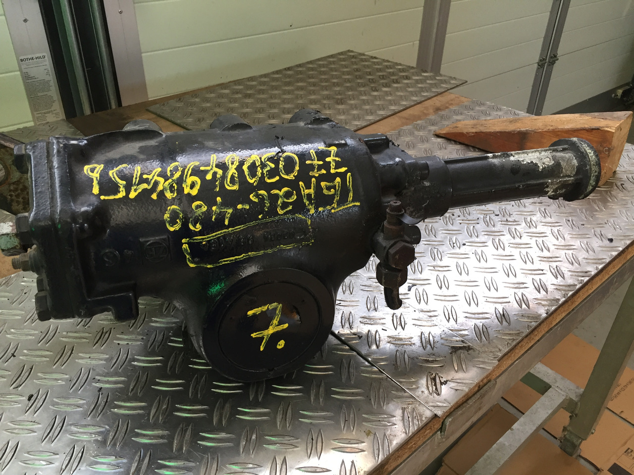 Gebrauchtes Lenkgetriebe MAN TGA 26.480, Artikel - Nr.: 81.46200-6425 - Рулевой механизм для Грузовиков: фото 1 Gebrauchtes Lenkgetriebe MAN TGA 26.480, Artikel - Nr.: 81.46200-6425 - Рулевой механизм для Грузовиков: фото 1