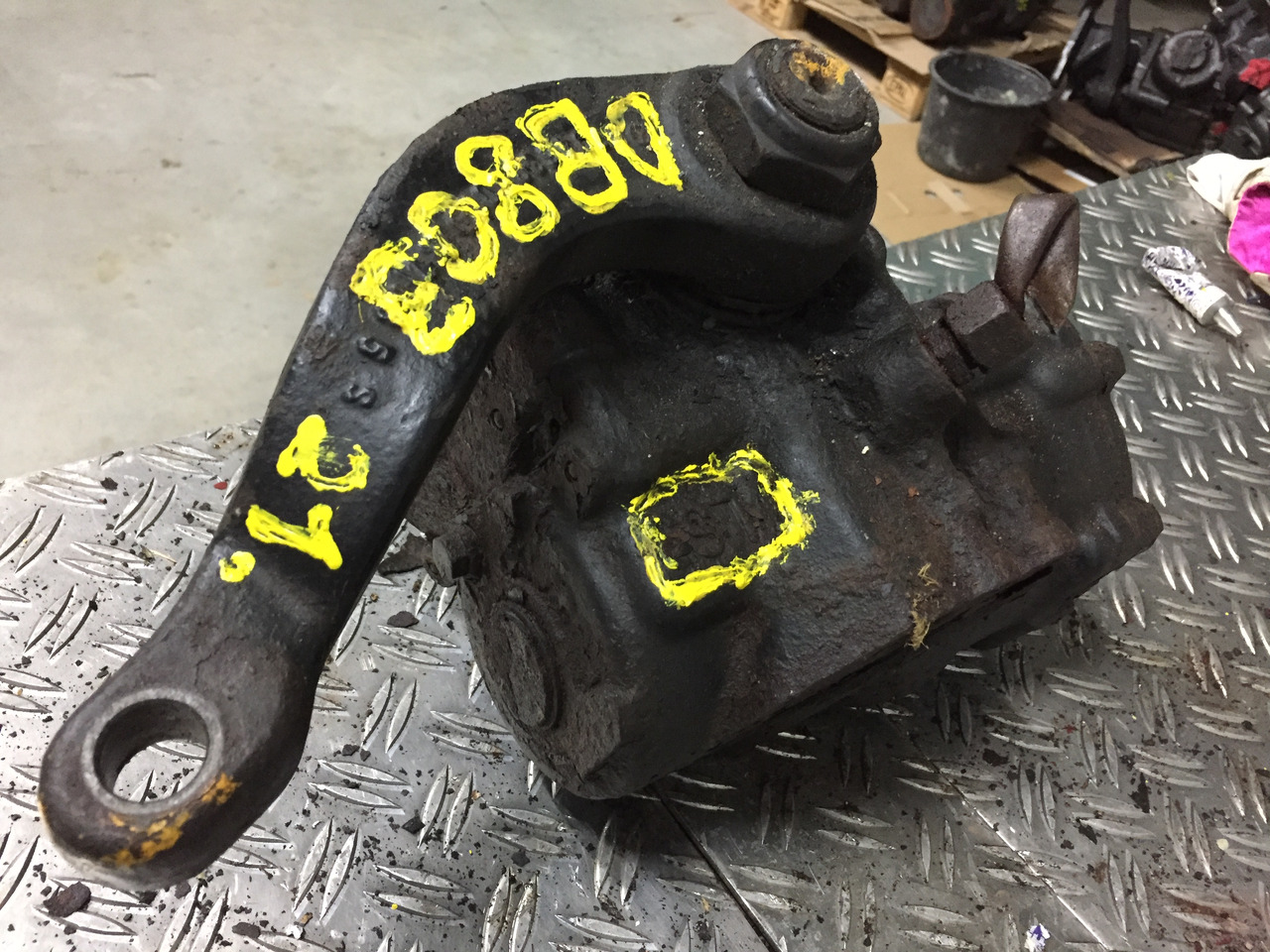 Gebrauchtes Lenkgetriebe MB 808, Typ LS 3, Artikel - Nr.: A 999 999 99 99 - Рулевой механизм для Грузовиков: фото 1 Gebrauchtes Lenkgetriebe MB 808, Typ LS 3, Artikel - Nr.: A 999 999 99 99 - Рулевой механизм для Грузовиков: фото 1