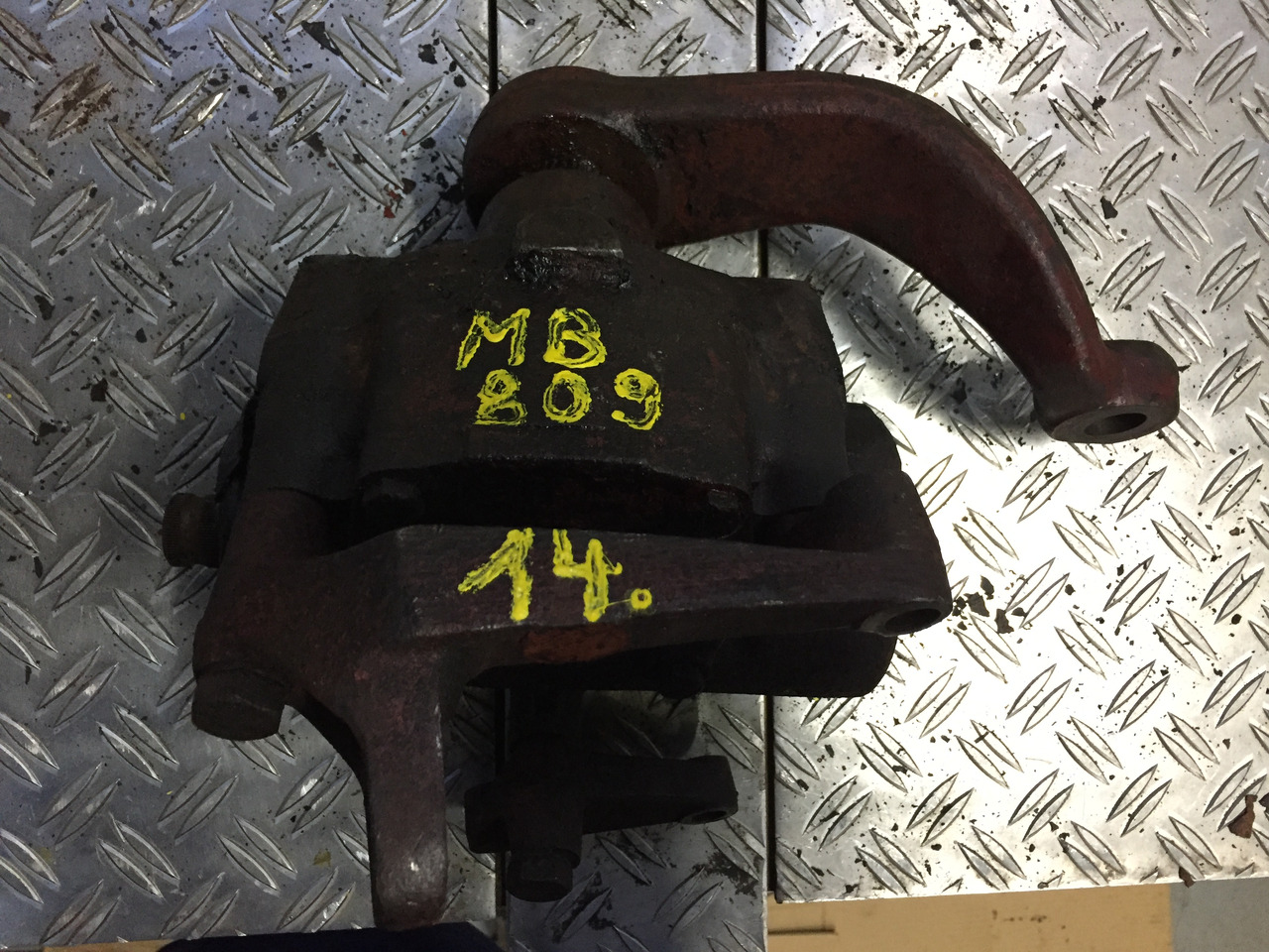 Gebrauchtes Lenkgetriebe MB 809 D, Typ LS 3 D, Artikel - Nr.: A 670 460 00 01 - Рулевой механизм для Грузовиков: фото 1 Gebrauchtes Lenkgetriebe MB 809 D, Typ LS 3 D, Artikel - Nr.: A 670 460 00 01 - Рулевой механизм для Грузовиков: фото 1