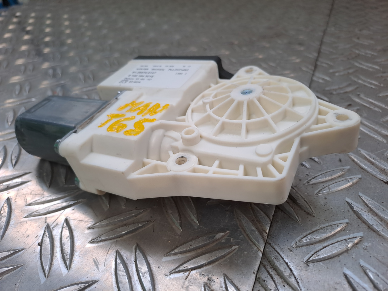 Neuwertiger MAN TGS Elektromotor Fensterheber links, Artikel - Nr. : 81.25970 - 6107 - Стеклоподъёмник для Грузовиков: фото 5 Neuwertiger MAN TGS Elektromotor Fensterheber links, Artikel - Nr. : 81.25970 - 6107 - Стеклоподъёмник для Грузовиков: фото 5