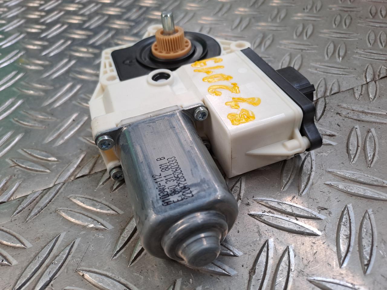 Neuwertiger MAN TGS Elektromotor Fensterheber links, Artikel - Nr. : 81.25970 - 6107 - Стеклоподъёмник для Грузовиков: фото 4 Neuwertiger MAN TGS Elektromotor Fensterheber links, Artikel - Nr. : 81.25970 - 6107 - Стеклоподъёмник для Грузовиков: фото 4