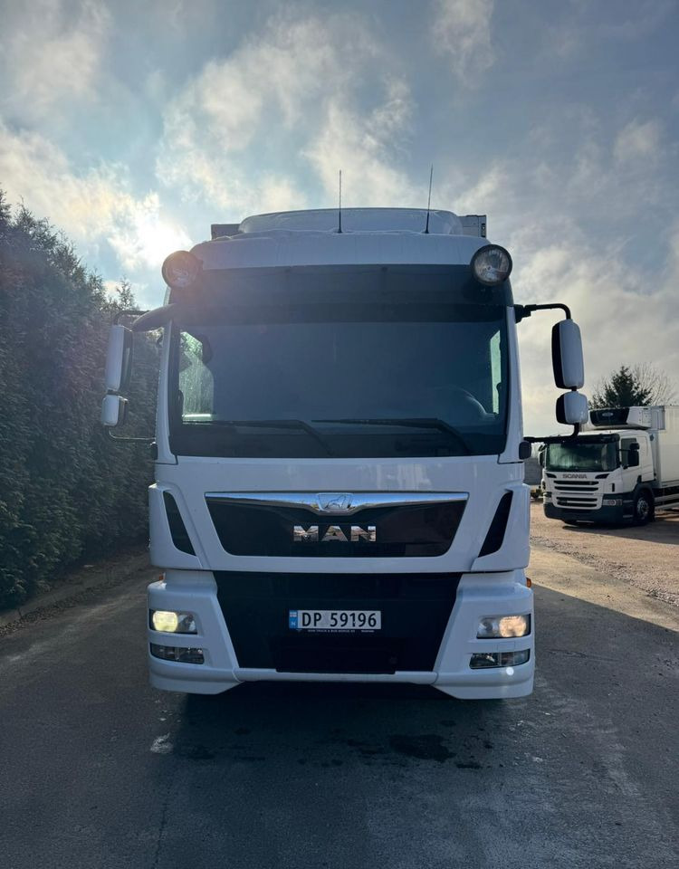 MAN MAN TGM 18.290/ IZOTERMA / OTWIERANY BOK/ /WINDA / 19 EUROPALET/ NISKI PRZEBIEG /SYPIALKA /ACC/EURO6 - Рефрижератор: фото 3 MAN MAN TGM 18.290/ IZOTERMA / OTWIERANY BOK/ /WINDA / 19 EUROPALET/ NISKI PRZEBIEG /SYPIALKA /ACC/EURO6 - Рефрижератор: фото 3