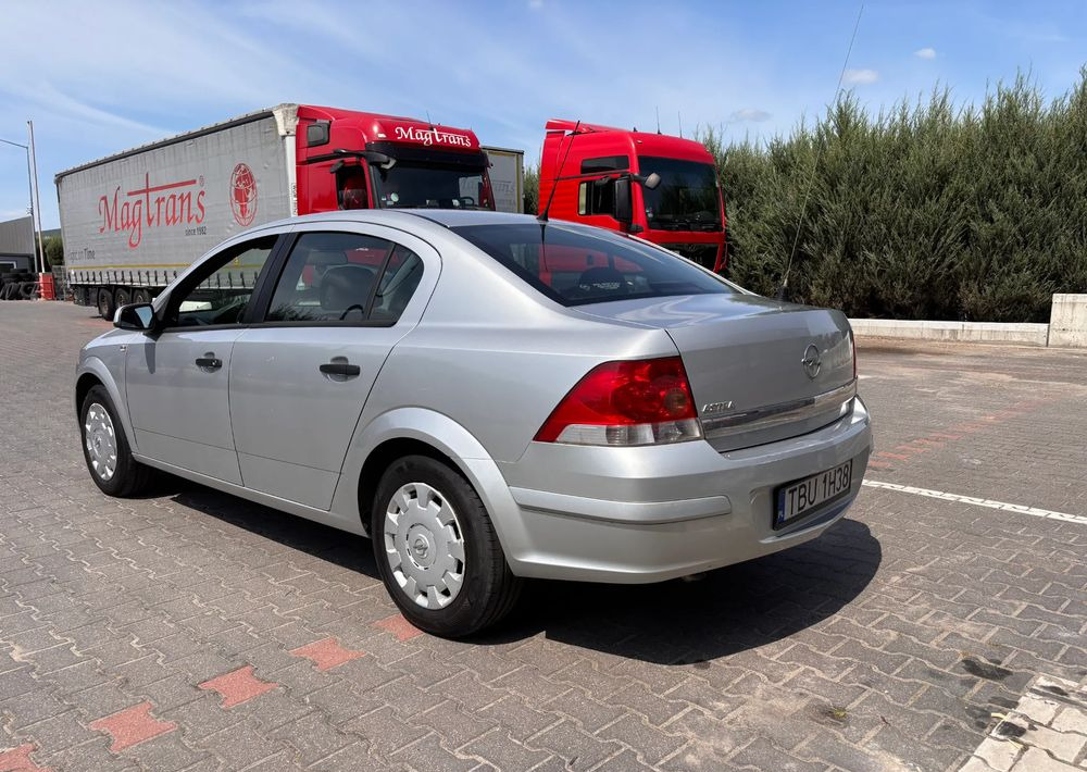 Opel Astra 1.6 Edition - Седан: фото 5 Opel Astra 1.6 Edition - Седан: фото 5