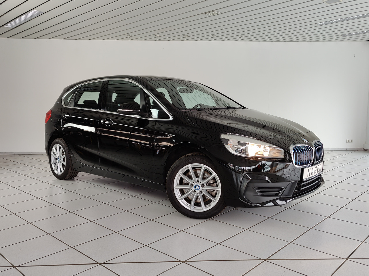 BMW 225 xe ActiveTourer iPerf. Advantage*Navi*SHZ* Hybrid 165kW - Седан: фото 2 BMW 225 xe ActiveTourer iPerf. Advantage*Navi*SHZ* Hybrid 165kW - Седан: фото 2