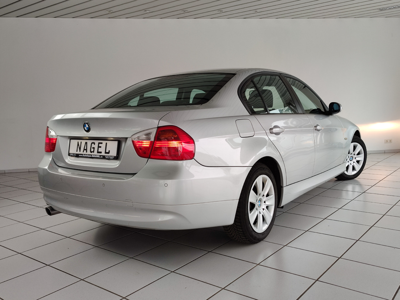 BMW 320i Audiosystem Professional, Automatik, PDC, Licht-Paket - Седан: фото 5 BMW 320i Audiosystem Professional, Automatik, PDC, Licht-Paket - Седан: фото 5