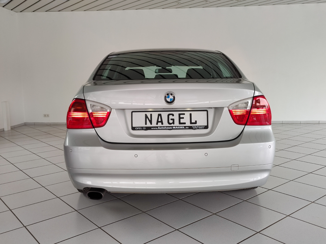 BMW 320i Audiosystem Professional, Automatik, PDC, Licht-Paket - Седан: фото 4 BMW 320i Audiosystem Professional, Automatik, PDC, Licht-Paket - Седан: фото 4