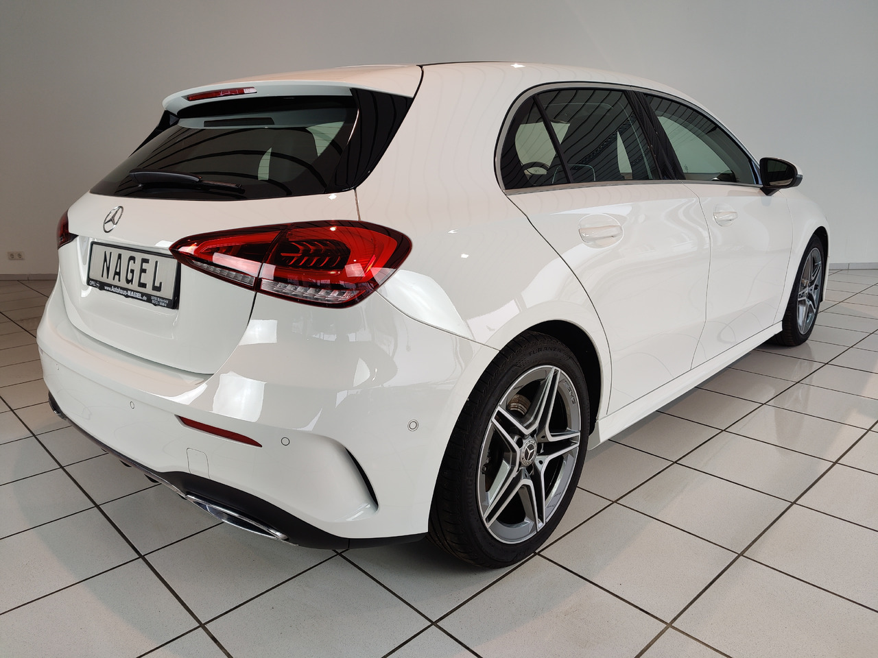 Mercedes-Benz A 200 7G-DCT AMG Line Kamera Navi LED SHZ - Седан: фото 4 Mercedes-Benz A 200 7G-DCT AMG Line Kamera Navi LED SHZ - Седан: фото 4