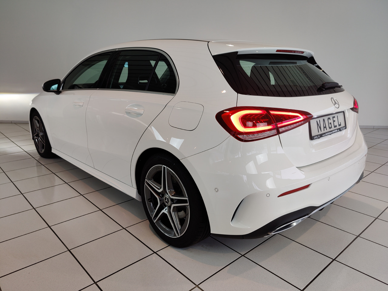 Mercedes-Benz A 200 7G-DCT AMG Line Kamera Navi LED SHZ - Седан: фото 5 Mercedes-Benz A 200 7G-DCT AMG Line Kamera Navi LED SHZ - Седан: фото 5