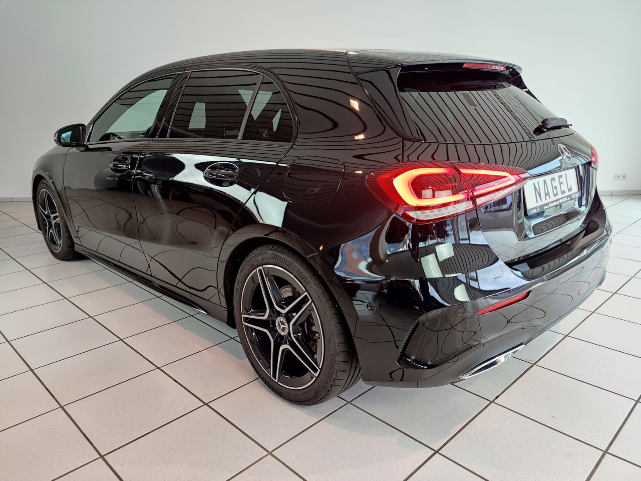 Mercedes-Benz A 220 d Navi LED Park RüKam AHK - Седан: фото 3 Mercedes-Benz A 220 d Navi LED Park RüKam AHK - Седан: фото 3