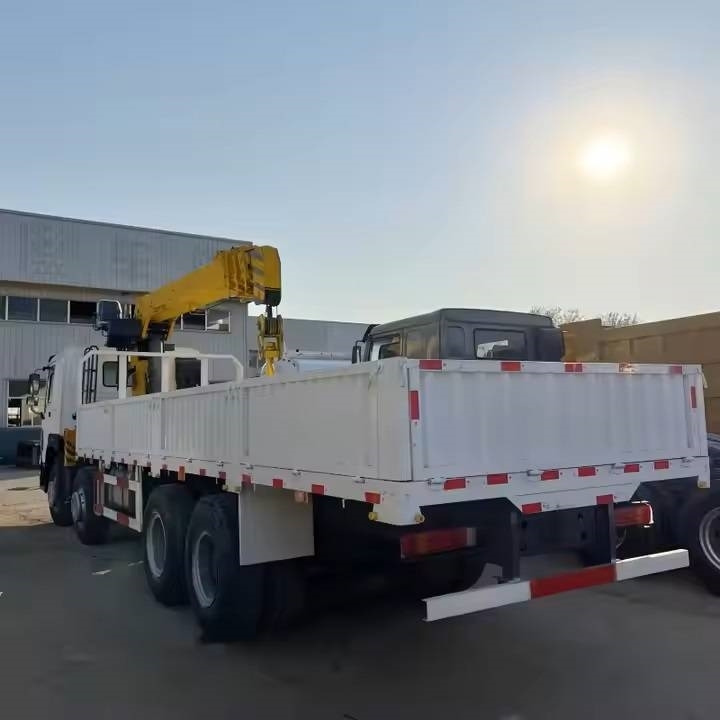 Howo 371 - Крюковой мультилифт: фото 4 Howo 371 - Крюковой мультилифт: фото 4