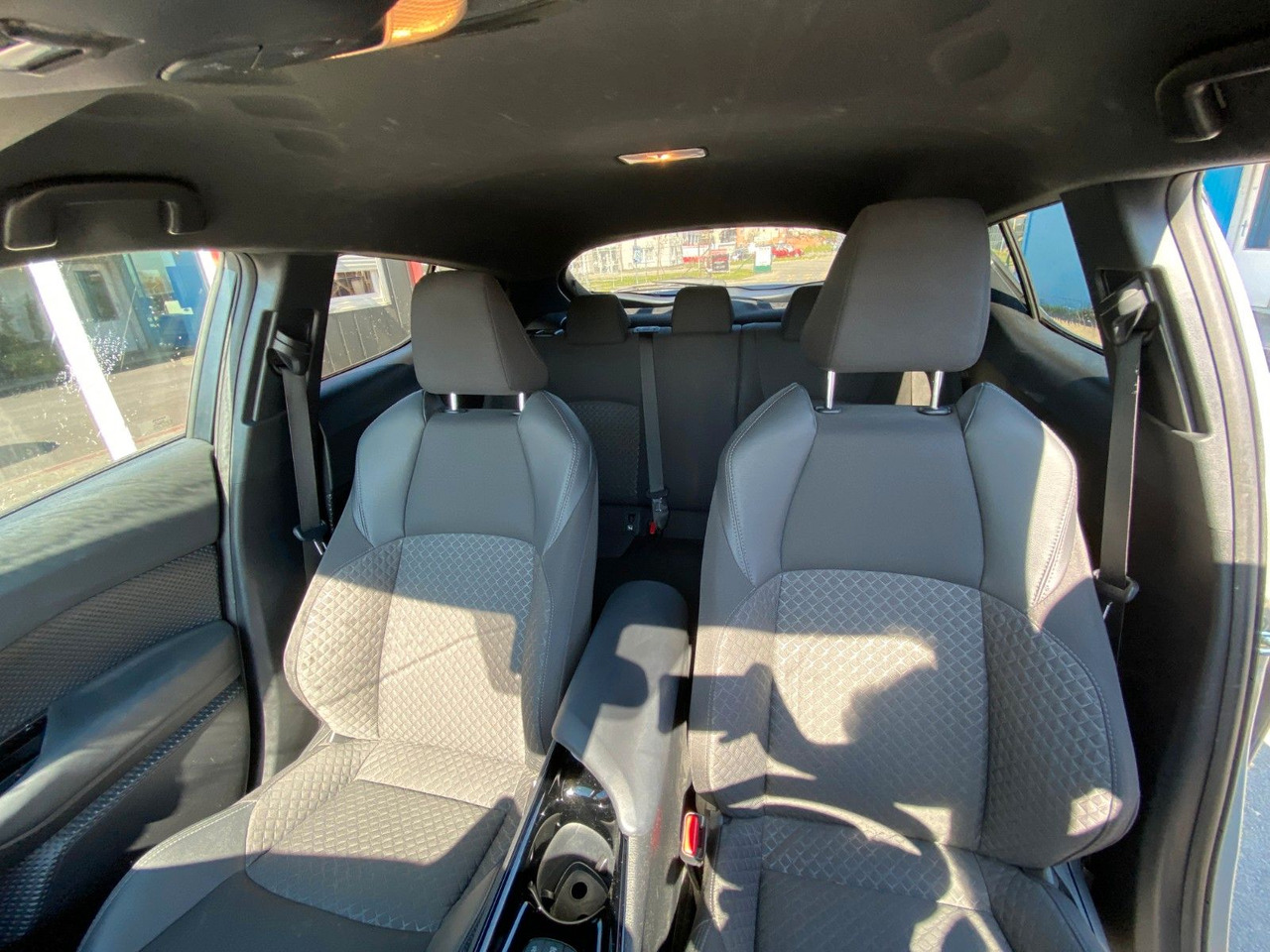 Toyota C-HR 1.8-l-VVTi Hybrid Flow - Внедорожник: фото 3 Toyota C-HR 1.8-l-VVTi Hybrid Flow - Внедорожник: фото 3