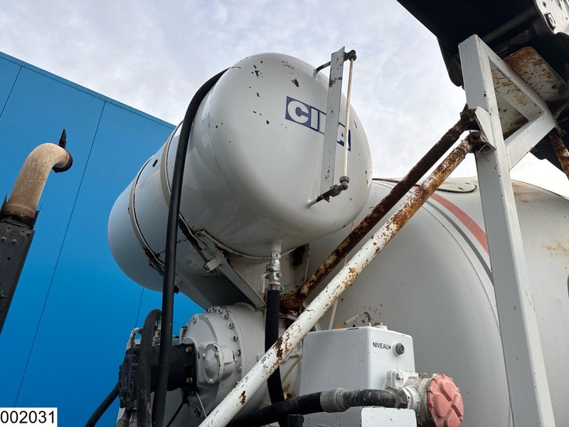 Автобетоносмеситель Renault Kerax 410 Dxi 8x4, EURO 4, 9m3, Steel suspension, Remote: фото 13 Автобетоносмеситель Renault Kerax 410 Dxi 8x4, EURO 4, 9m3, Steel suspension, Remote: фото 13